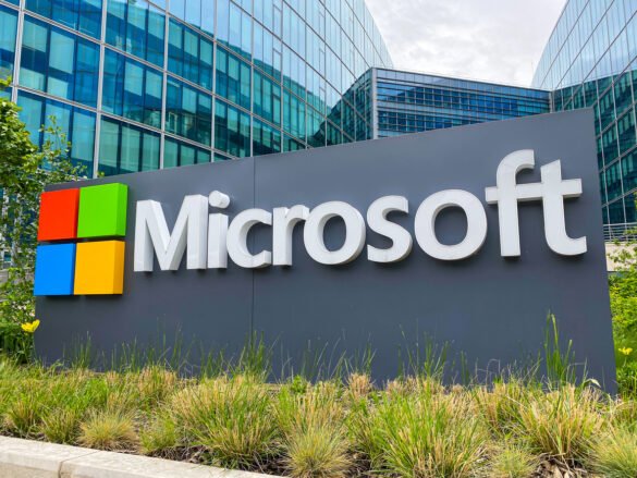 Entrance of Microsoft France headquarters located in Issy-les-Moulineaux, near Paris, showcasing modern architecture and inviting design.
